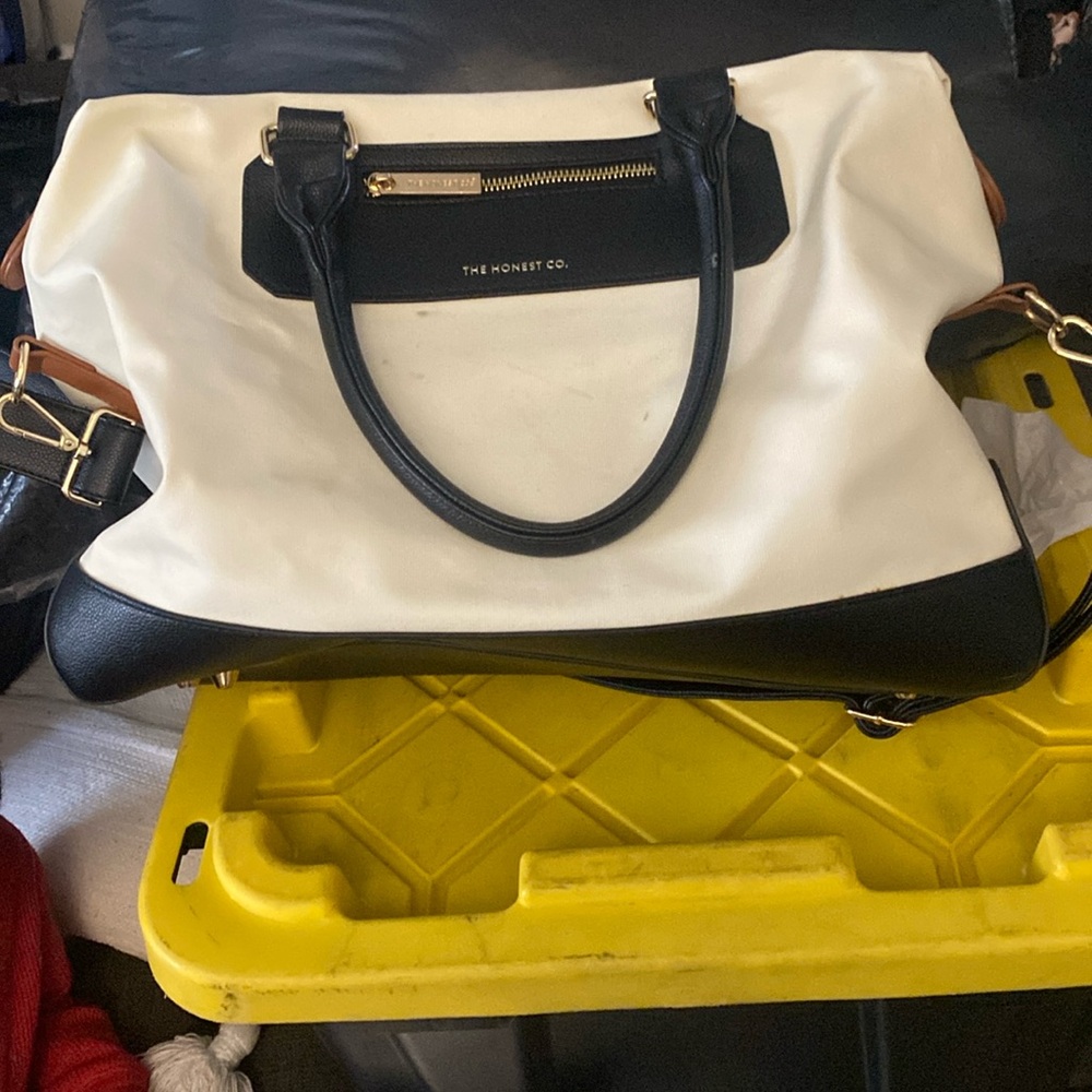 The Honest Co.crosstown carry all travel tote
